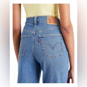 Levi’s • Mom Jean